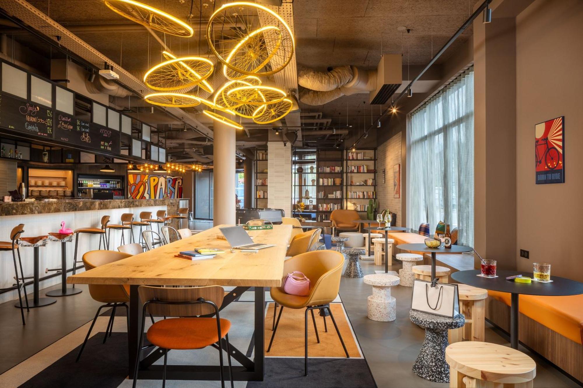 Moxy Paris Hotel Clamart