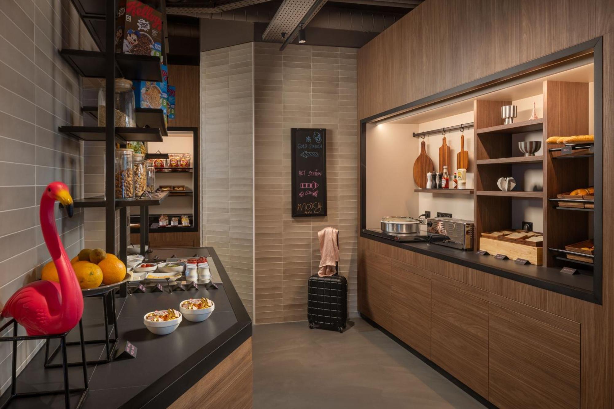 Hotel Moxy Paris 3*