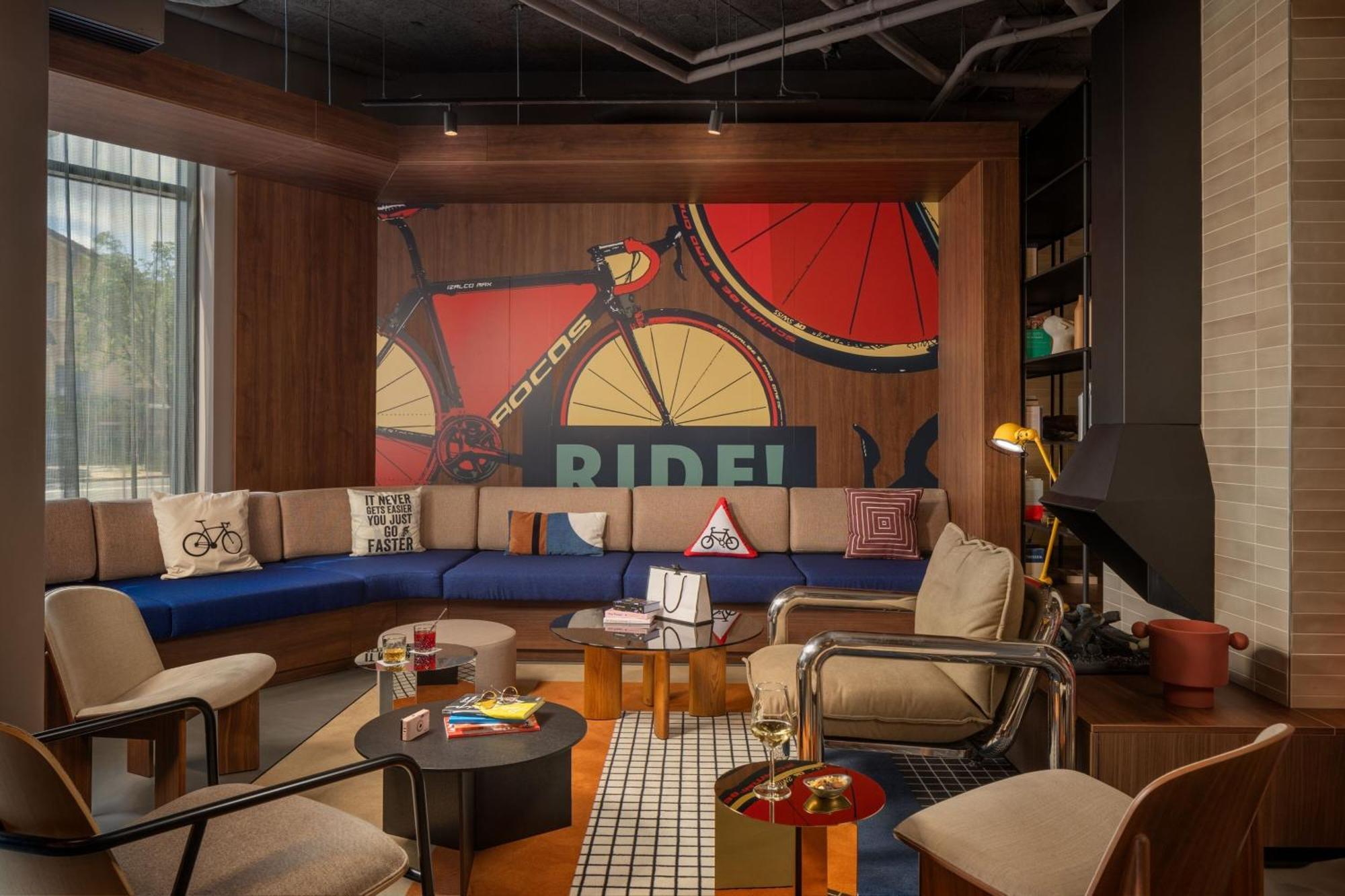Hotel Moxy Paris 3*