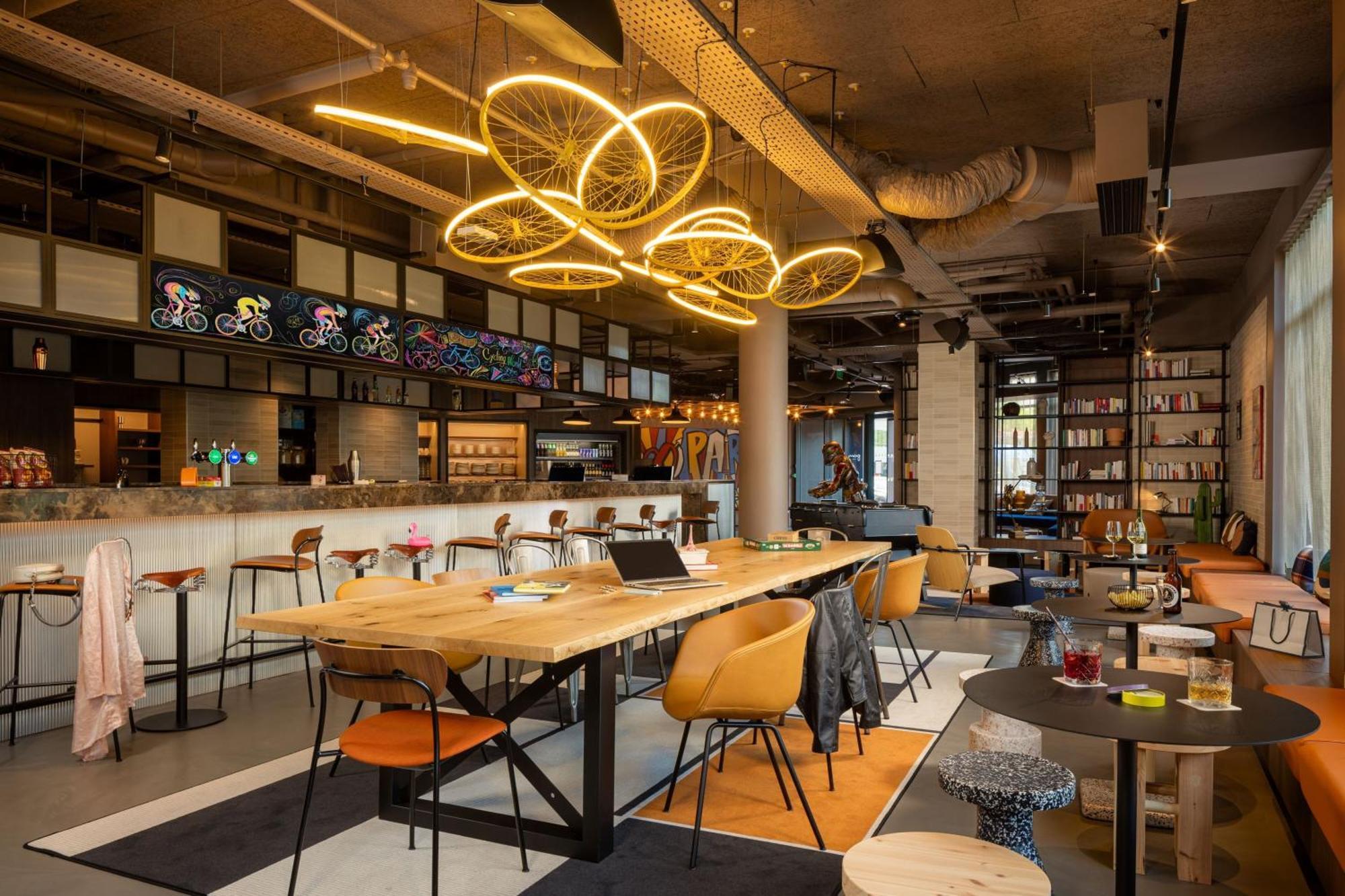 Moxy Paris Hotel Clamart