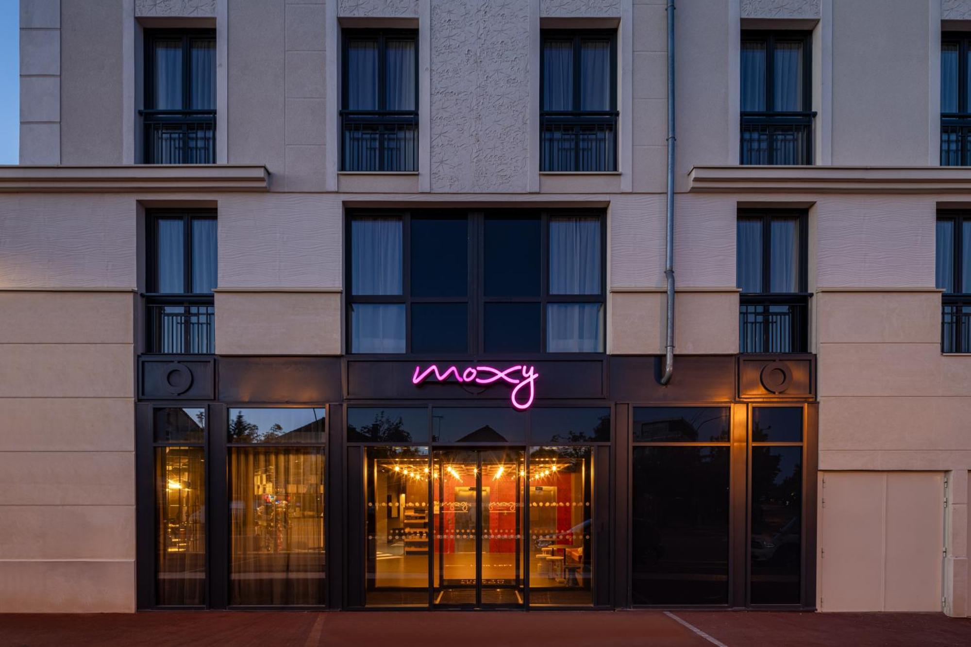Moxy Paris Hotel 3*